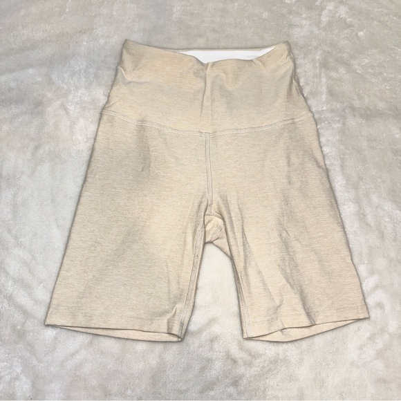 Beyond Yoga Cream Buttery Soft Biker Short Size Small - Picture 3 of 8